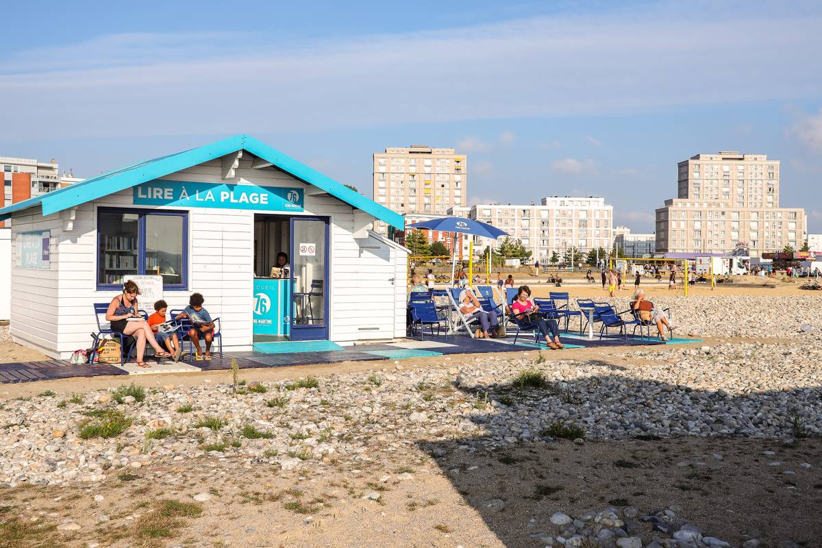 Cabane Lire à la plage du Havre / © Philippe Bréard